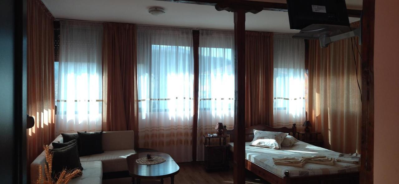 Guest House Ambrozia 코텔 외부 사진