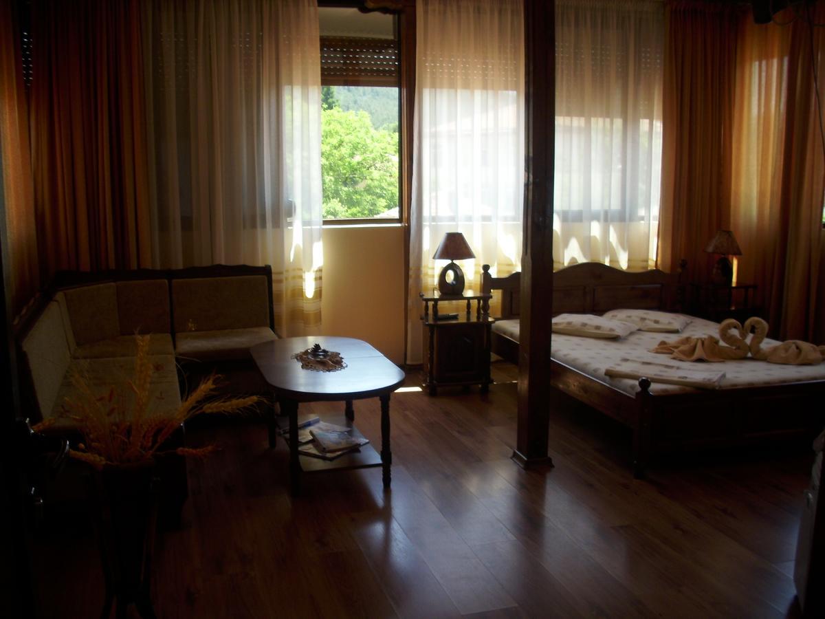 Guest House Ambrozia 코텔 외부 사진
