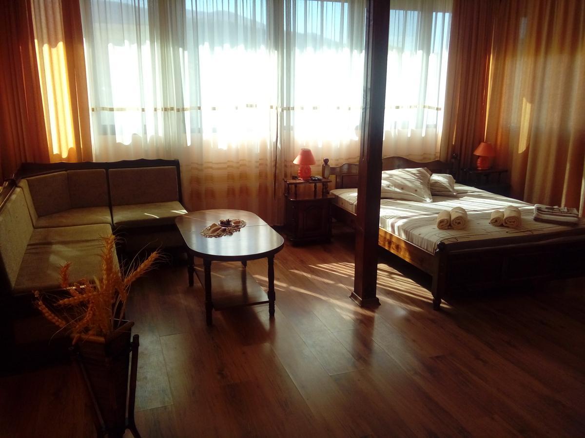 Guest House Ambrozia 코텔 외부 사진